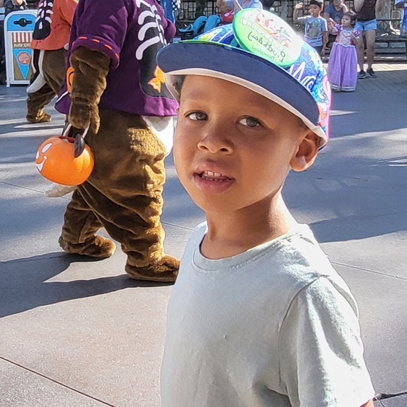 Meet your Posher, Dominique - Picture 2 of 5